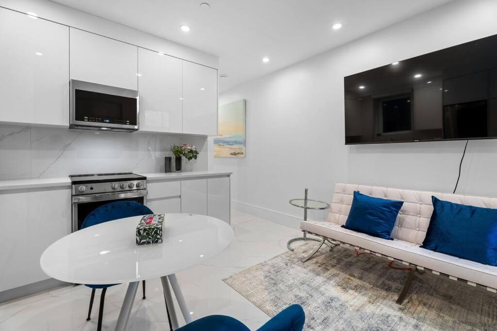 Brand New 2 Bedroom Point Grey Getaway Vancouver Exterior foto